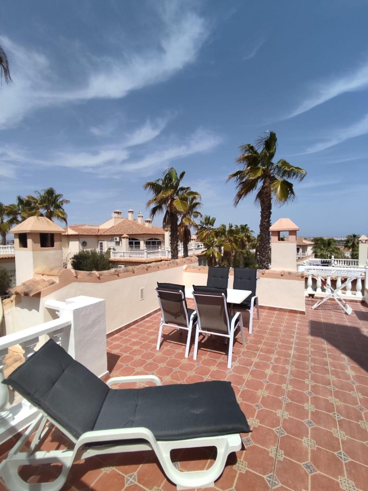 Schoenes Ruhiges Rooftop Apartment Mit Grosser Dachterrasse Торевьиа Экстерьер фото