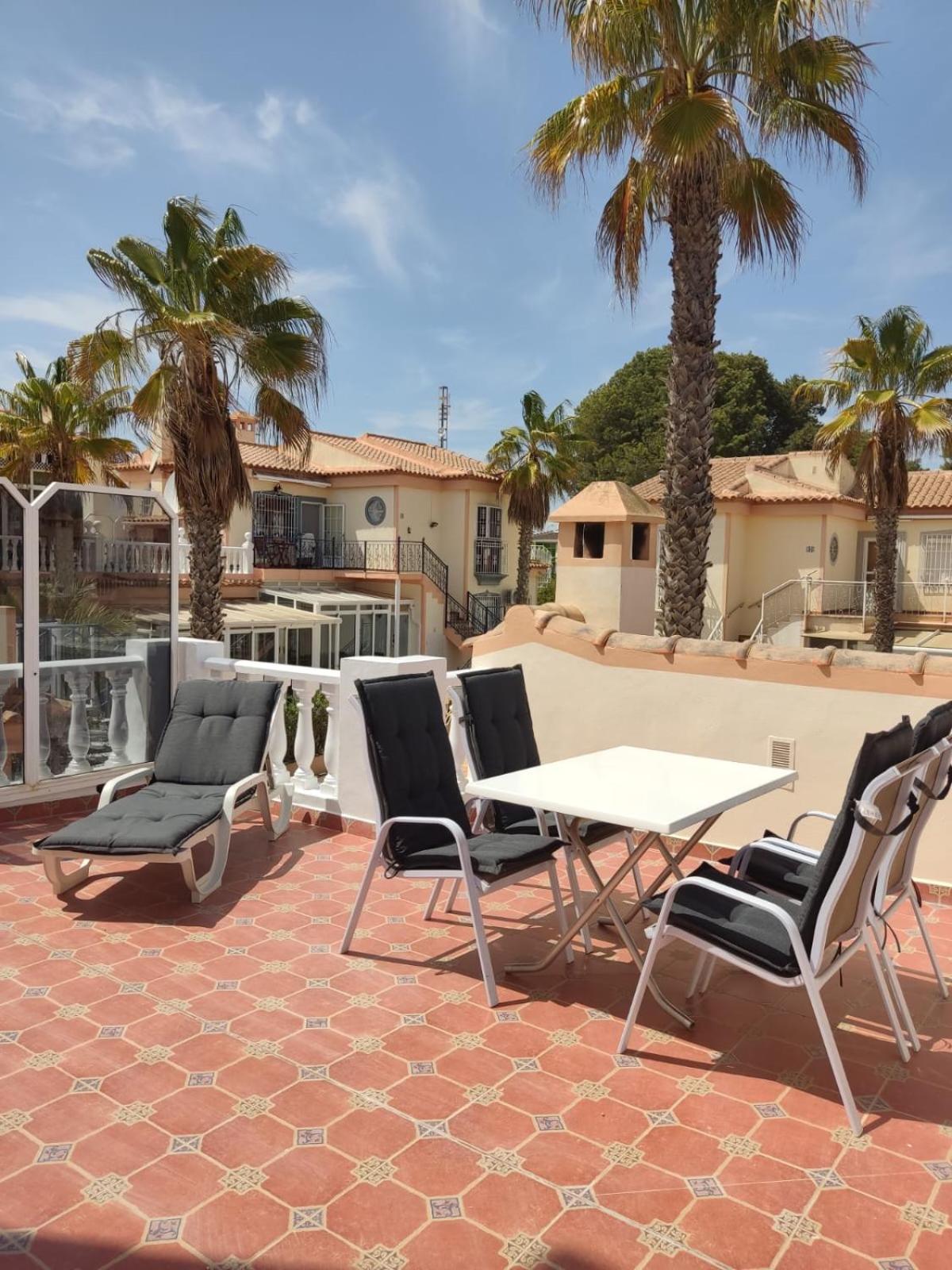 Schoenes Ruhiges Rooftop Apartment Mit Grosser Dachterrasse Торевьиа Экстерьер фото