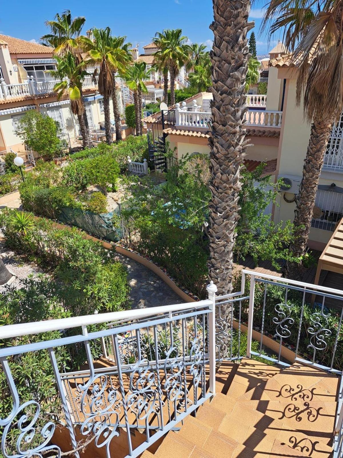 Schoenes Ruhiges Rooftop Apartment Mit Grosser Dachterrasse Торевьиа Экстерьер фото